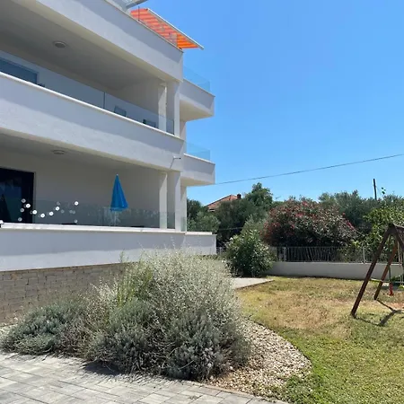 Vali Apartment